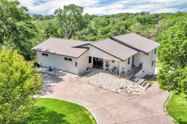 110 VANSHIRE RD