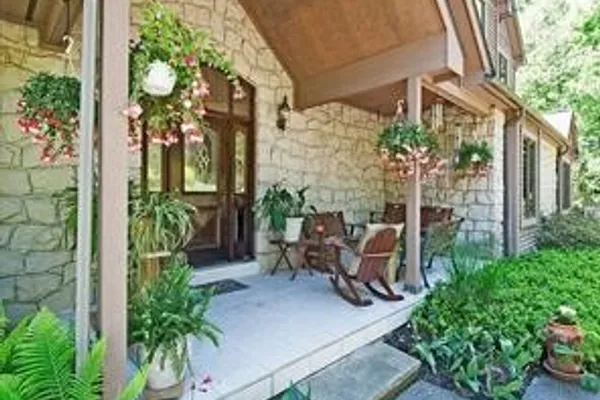 335 RED OAK COURT RED OAK CT 335