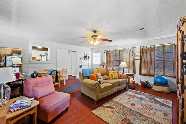 103 S LAURELWOOD DR