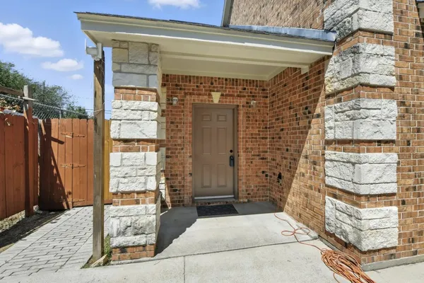619 COMAL AVE