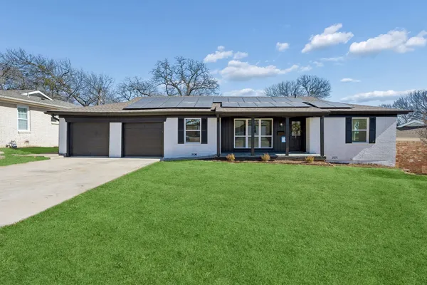 808 LEE DR