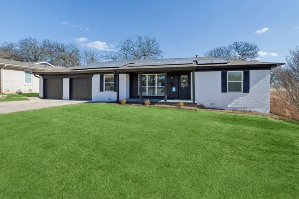 808 LEE DR