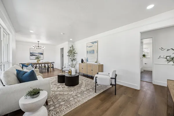 808 LEE DR