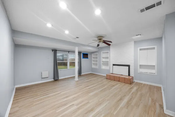 2438 LASALLE DR