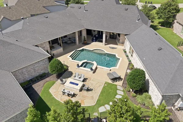 2020 WILLOW BEND CT