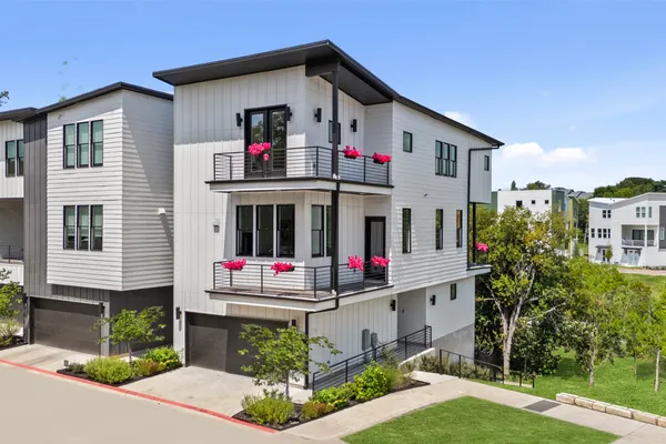 4916 MELLER GDNS