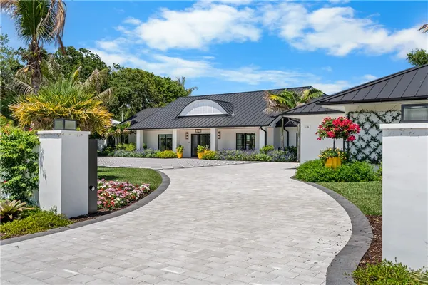 519 BAY DR