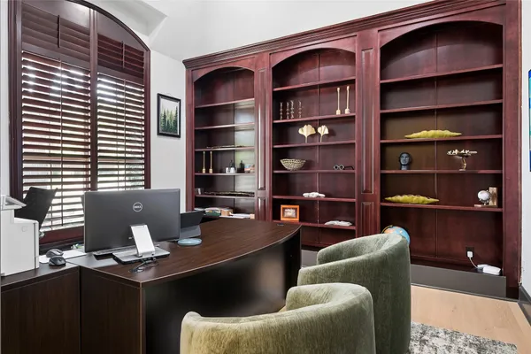 1501 MONTCLAIR CIR