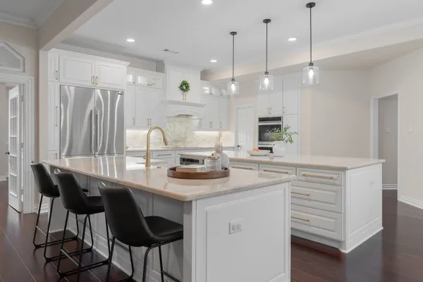 302 W CHARLOTTESVILLE AVE