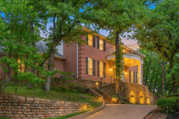 302 W CHARLOTTESVILLE AVE