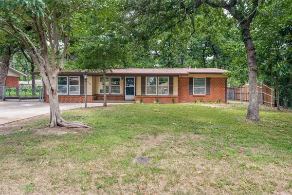 1305 W LAVENDER LN