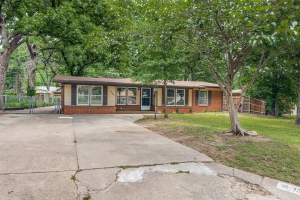 1305 W LAVENDER LN