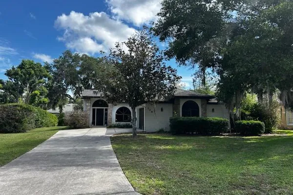 108 GREENTREE LN