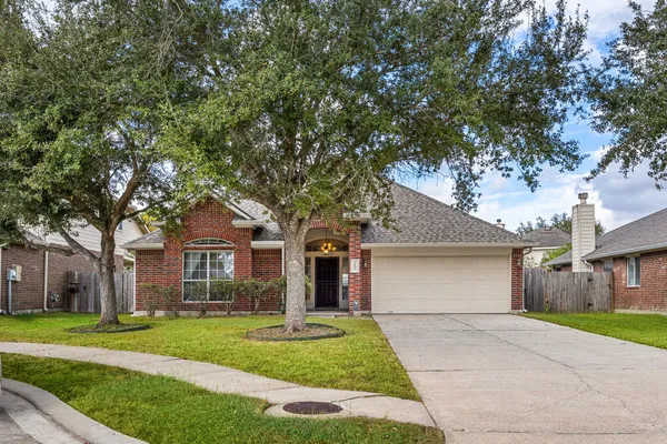3012 KINGS ISLE LN