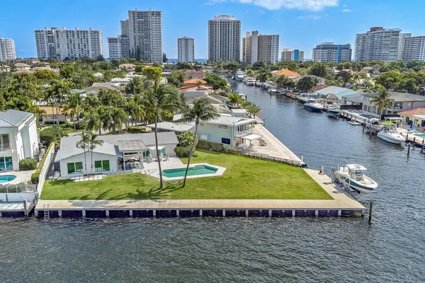35 CASTLE HARBOR ISLE DR