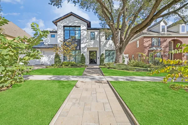 212 E COWAN DR