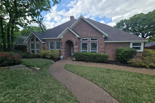 2954 WOODLAND HILLS DR