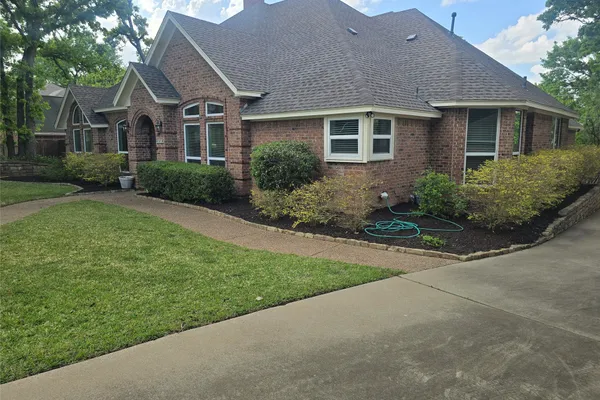 2954 WOODLAND HILLS DR