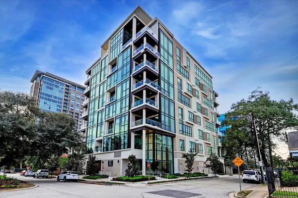 5104 CAROLINE ST 403