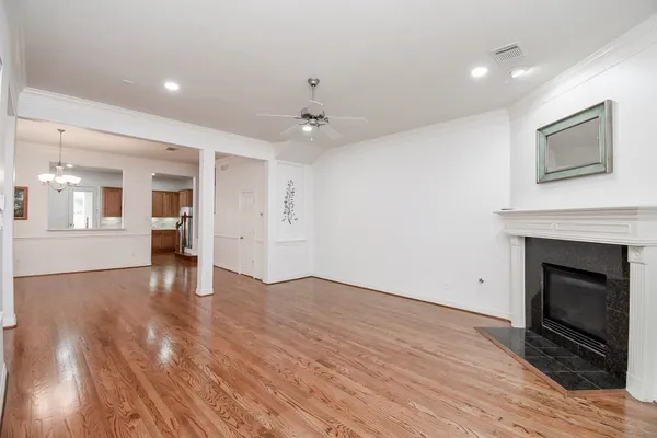 155 WHITE DR