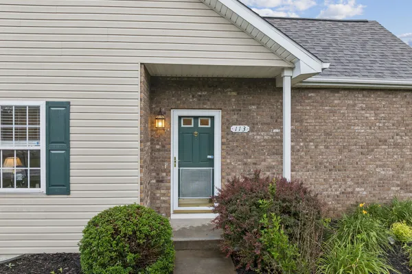 113 CLEARWATER DR