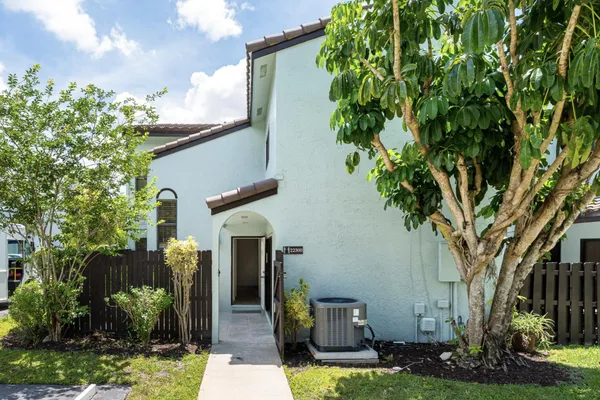 22300 PINEAPPLE WALK DR