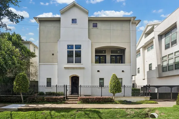 5718 KANSAS ST D