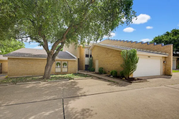 3703 HULEN PARK DR