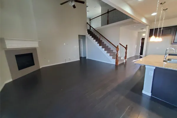 1913 EDGEWATER DR