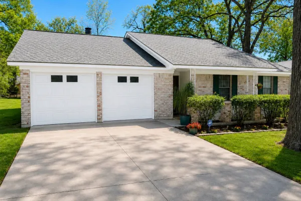 168 GREENLEAF LN