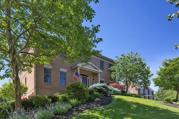 112 MIDDLEGROUND PL