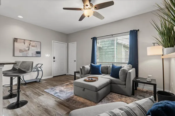 506 W SAN ANTONIO ST 205