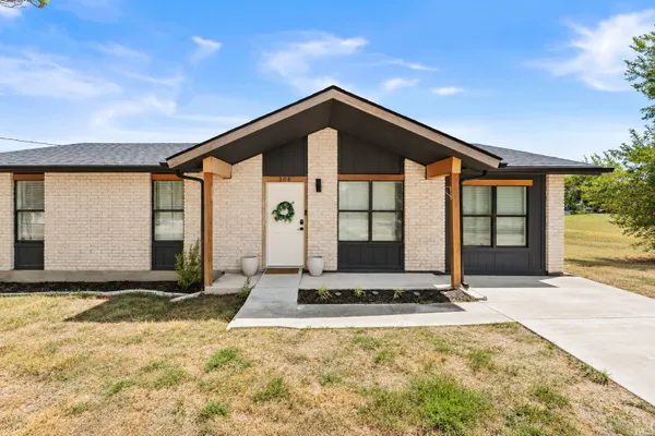 308 RIVER HILLS DR