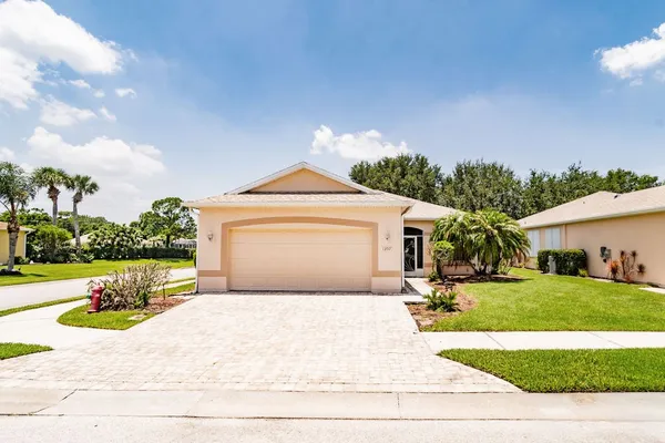 1357 SHORELINE CIR
