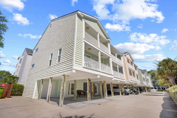 209 N HILLSIDE DR 102