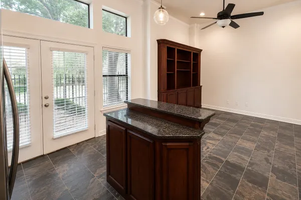 4402 LILLIAN ST 1