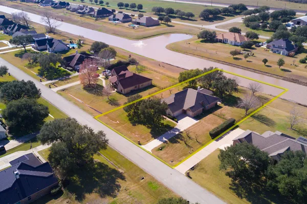 3327 RIVER BEND DR