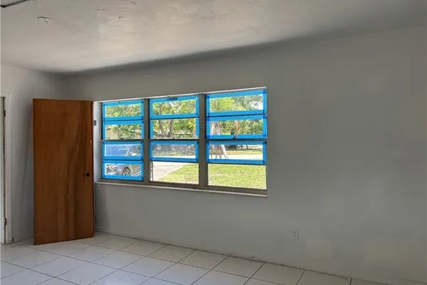 3977 SEMINOLE AVE