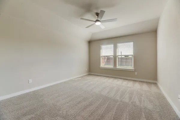 820 LAKEVIEW DR