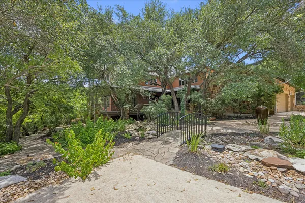 2501 STRATFORD DR