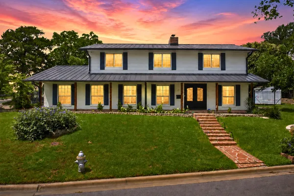 3409 LAKESIDE DR