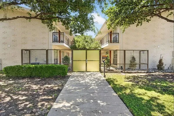 4616 W LOVERS LN 205