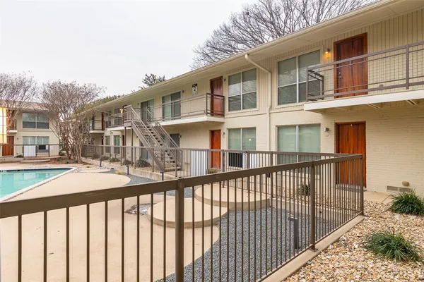 4616 W LOVERS LN 205