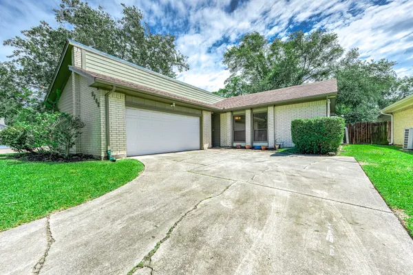 2702 DOVE TREE DR