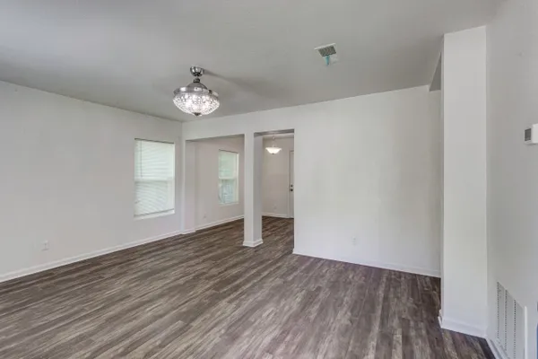 1738 OAK HILL CIR