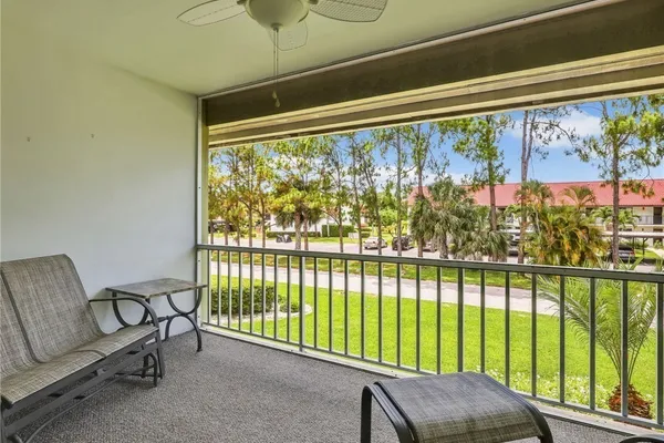 300 VALLEY STREAM DR 8A