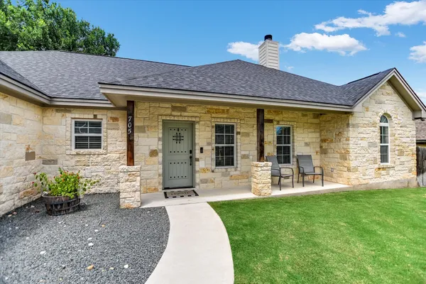 705 WOODLAND PARK DR