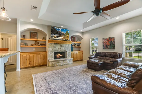 705 WOODLAND PARK DR