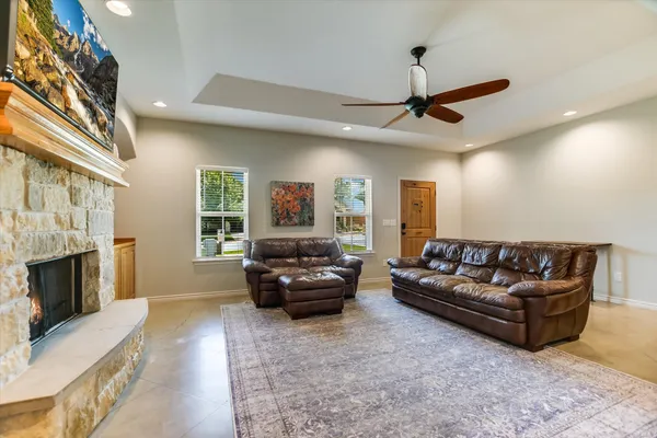 705 WOODLAND PARK DR