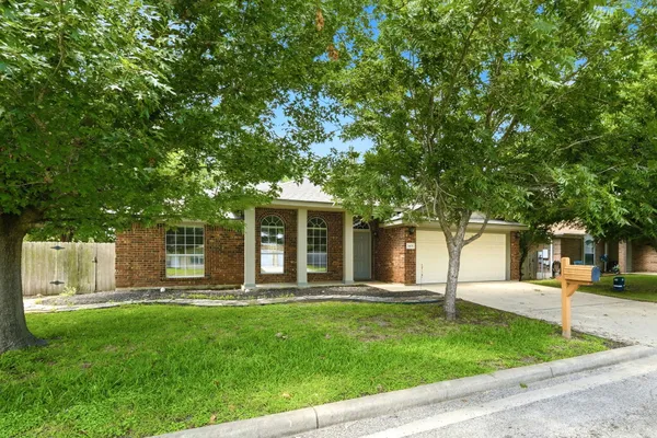 3405 CRYSTAL CIR